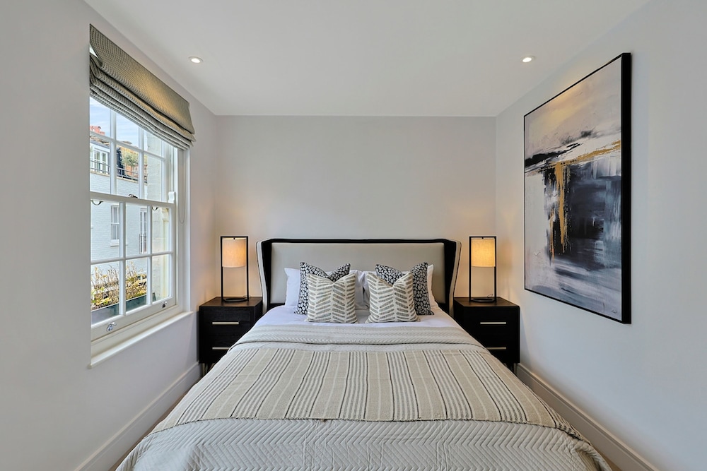Luxe Home With Cinema Room - South Kensington