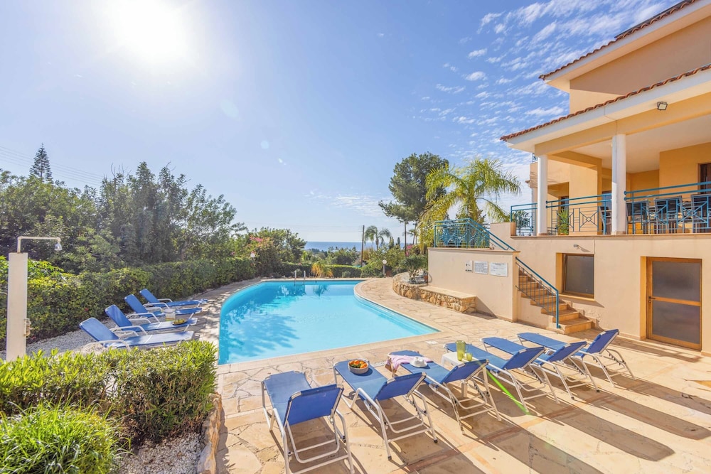 Apollon Zeus Villa
