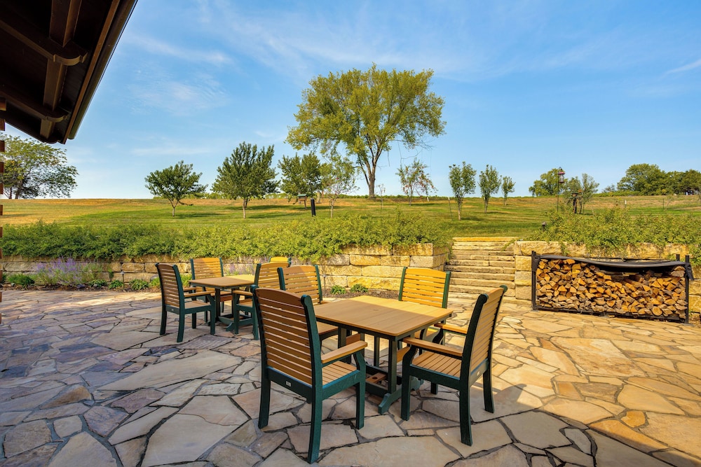 Stay & Sip: Group Ranch at Shamrock Hills Vineyard