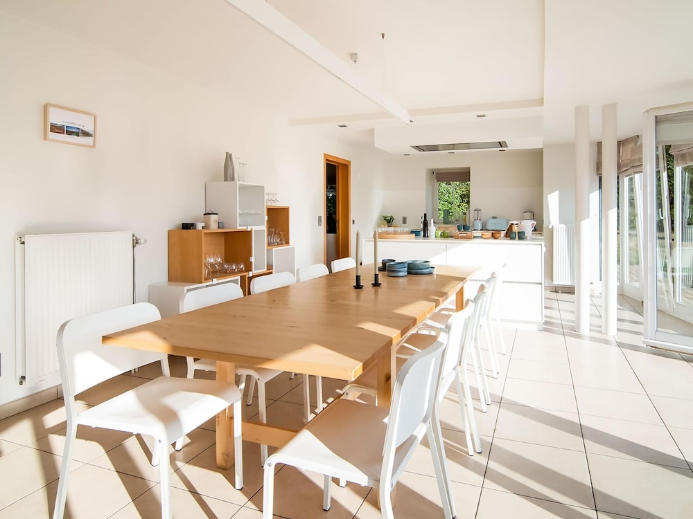 Luxurious Villa With Pool and Sauna, and Very Suitable for Culinary Workshops