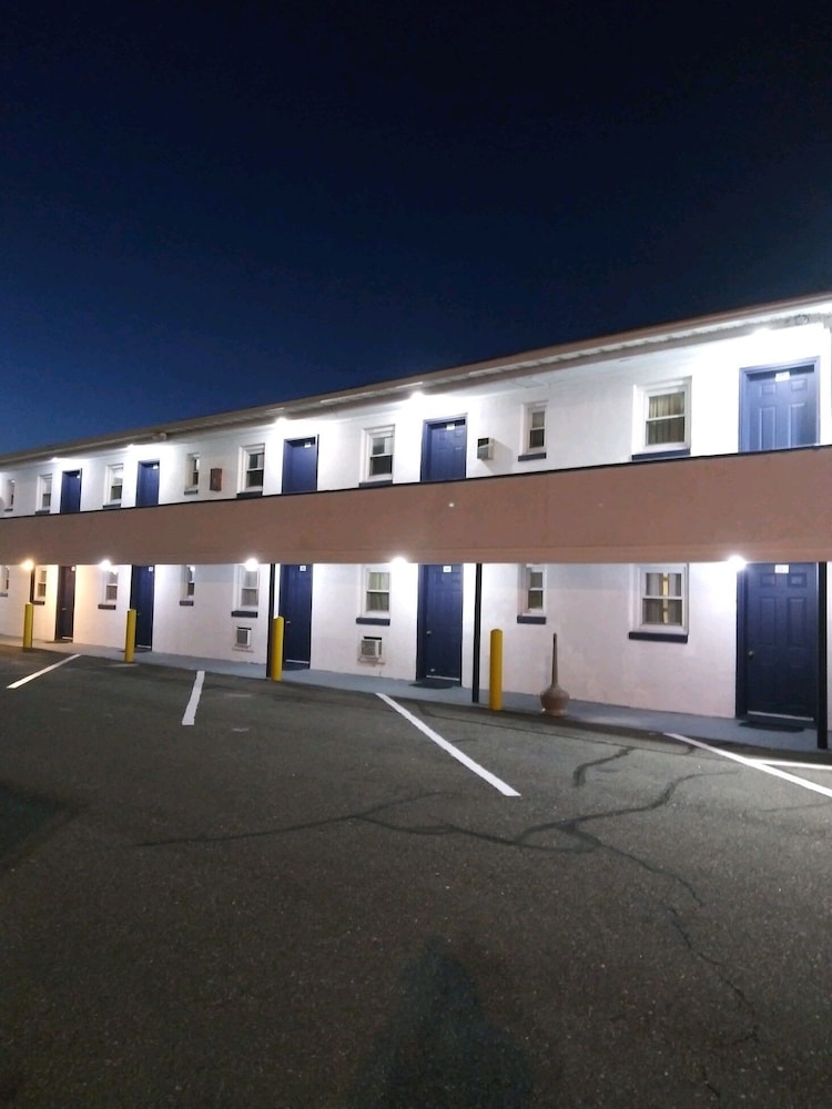 Budget Inn Motel Suites