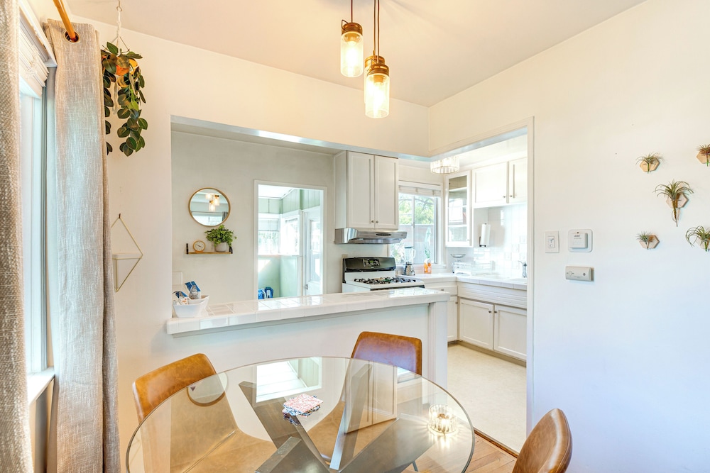3 Mi to Universal Studios: Chic Home w/ Yard!