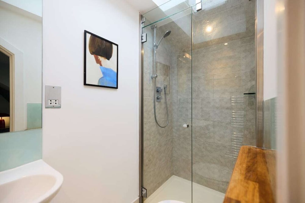 The Kensal Green Hideout - Classy 2bdr Apartment