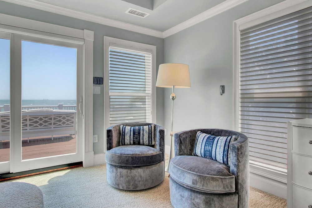 114 Ocean Boulevard by Avantstay Beachfront Infinity Pool Basketball Court Recently Renovated