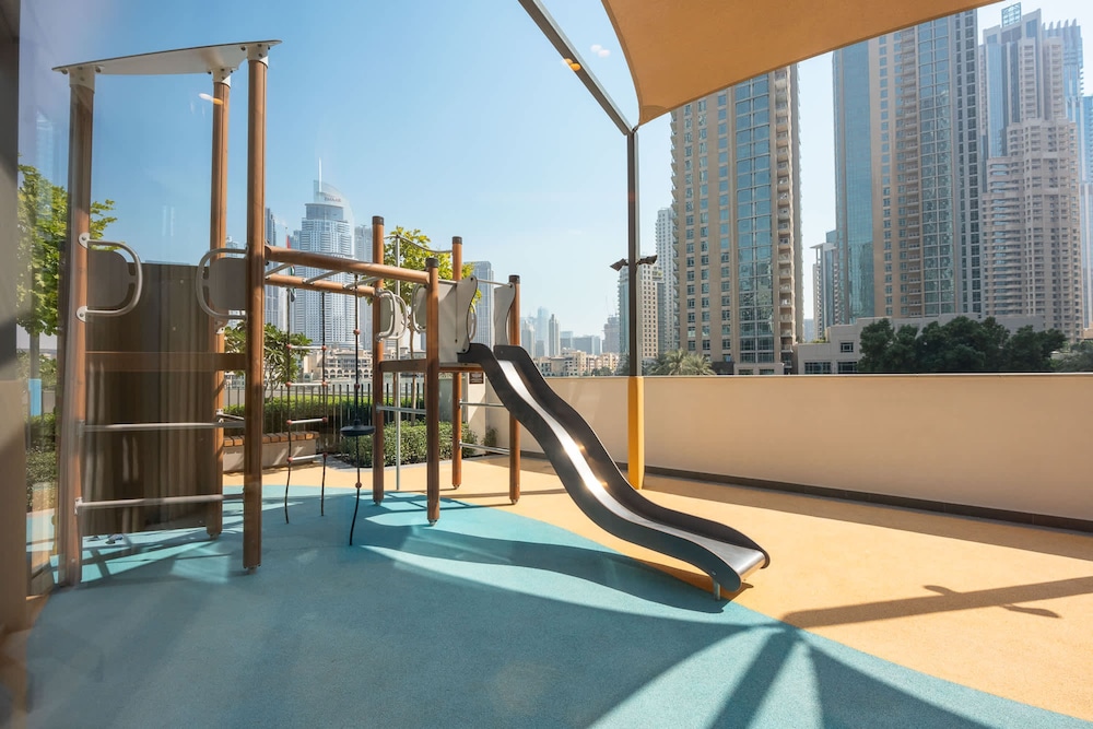 Cozy 2-bedroom Apartment Perfect for Family in Downtown With Burj Khalifa Views