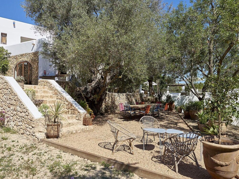 Idyllic Villa With Swimming Pool
