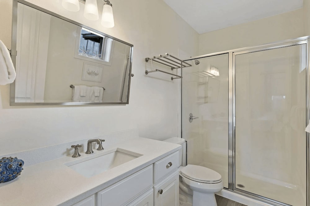 Good Day Sunshine by Avantstay Sleeps 16 Pool Private Beach Access