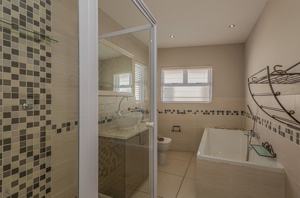 Seasons of Serenity, Langebaan 8-sleeper