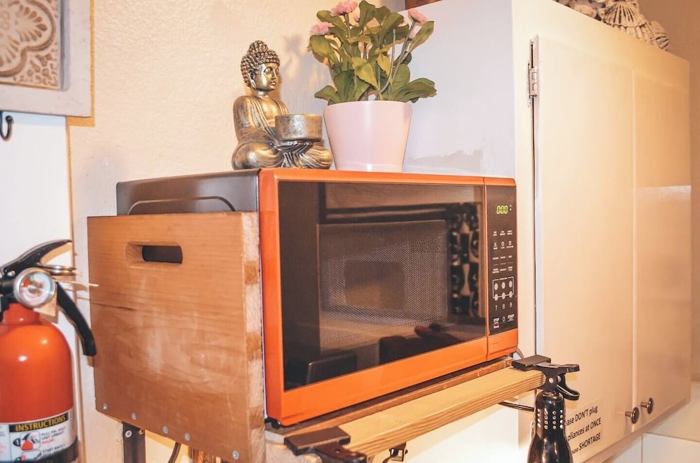 Cozy Studio in Hollywood, FL - Pet Friendly & Parking