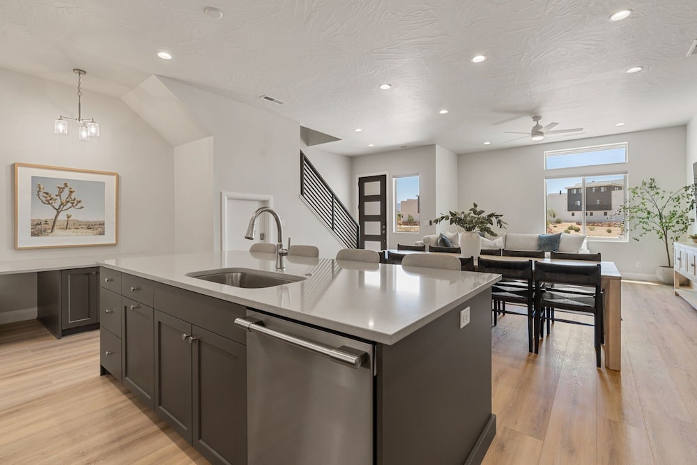 The Crash Pad 5 Bedroom Townhouse