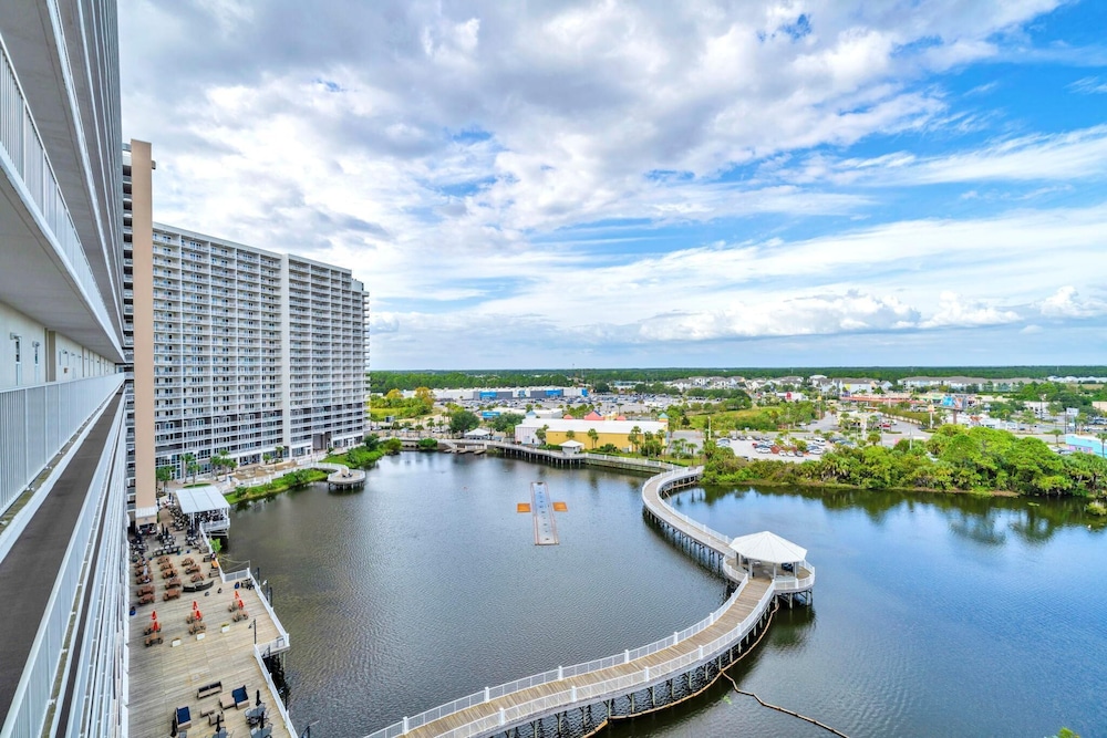 Laketown Wharf 906