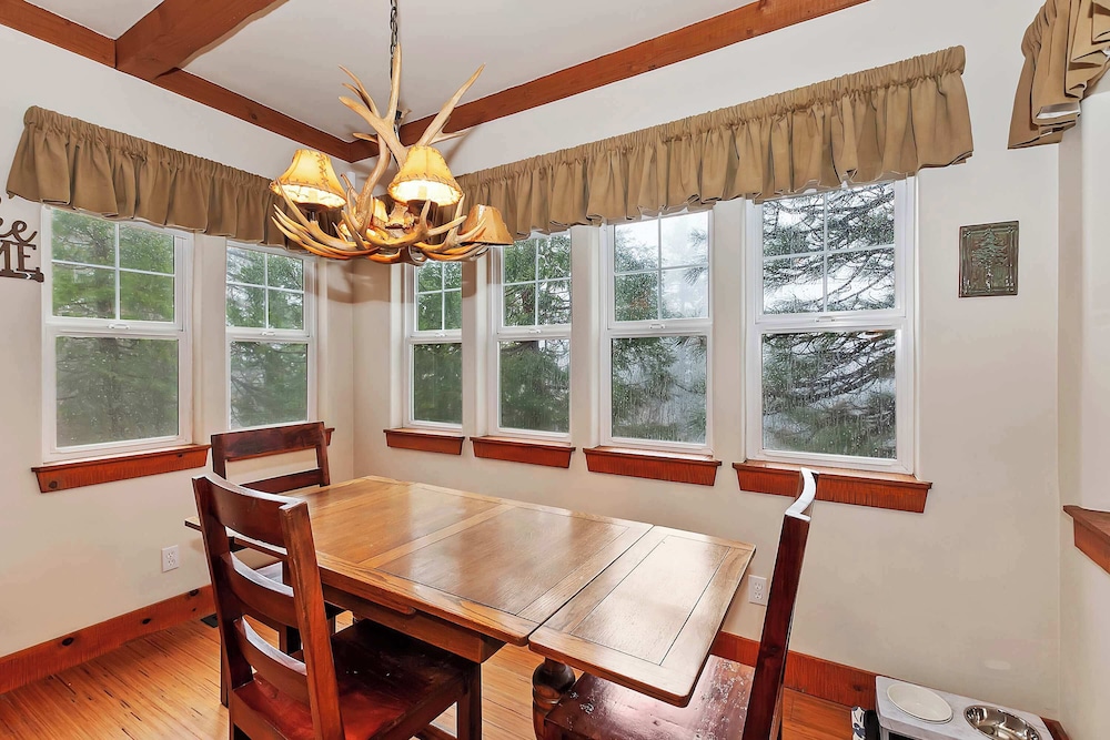 Matterhorn Peak Lodge – Upscale Mountain Escape