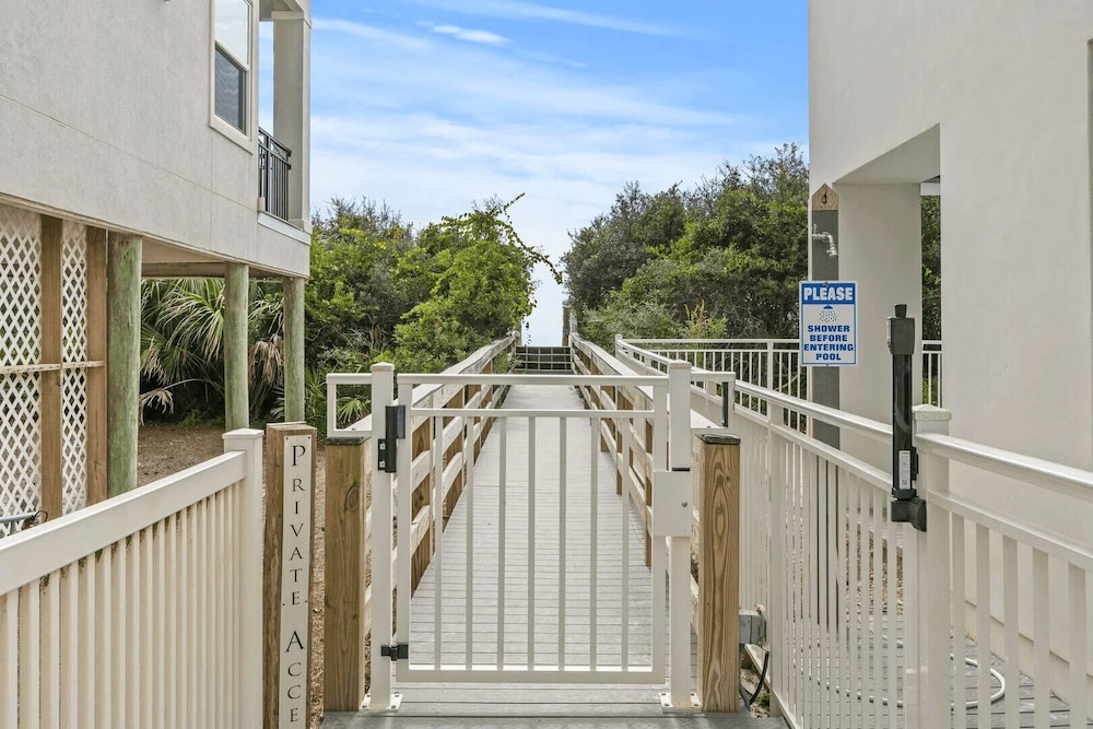 A Perfect Summer West by Avantstay Private Pool & Bikes