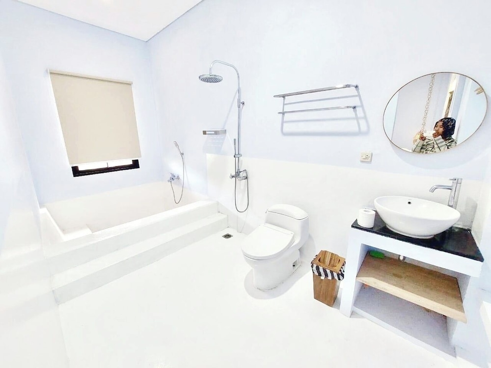 Double D Guesthouse and Villa