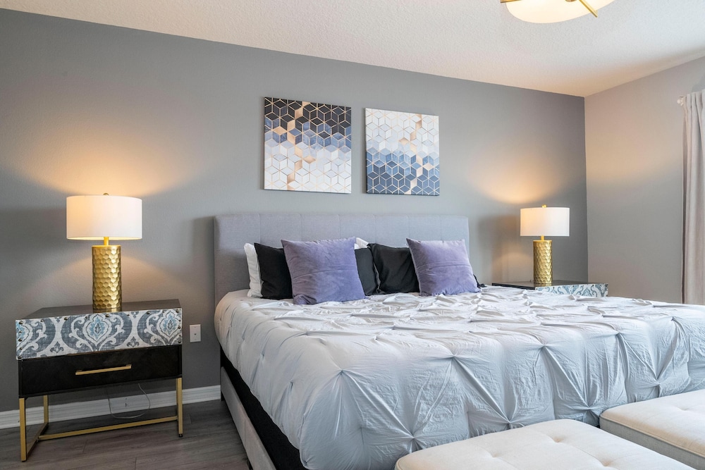 8822 GC - Fabulous 5BR Townhome: Pet Friendly