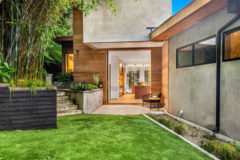 Beverly Glen Hillside Haven