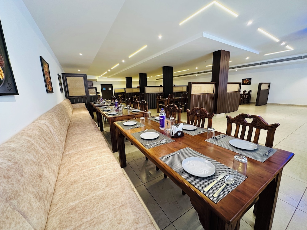 Shambhavi Hotel & Convention Centre