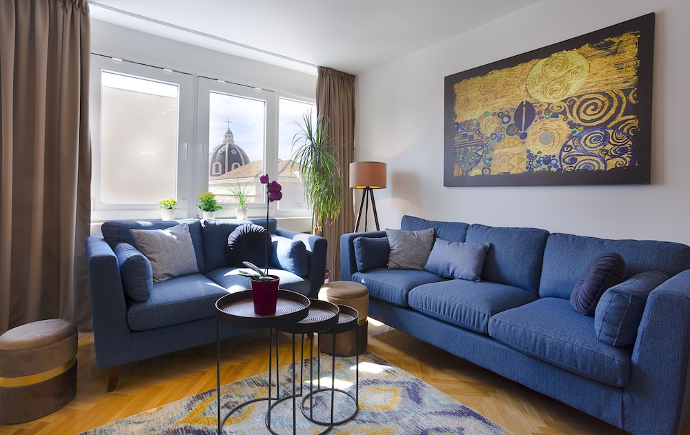 Deluxe City Center Blue Apartment photo 5