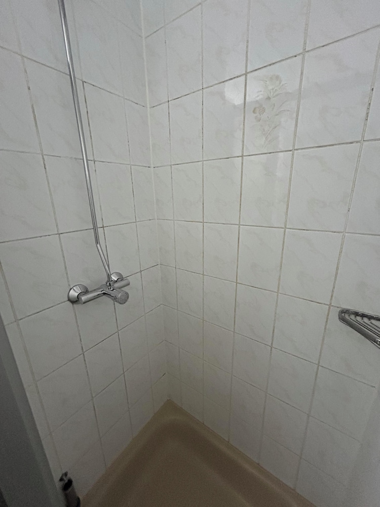 2-Rent Group Hostel Rooms AUB162