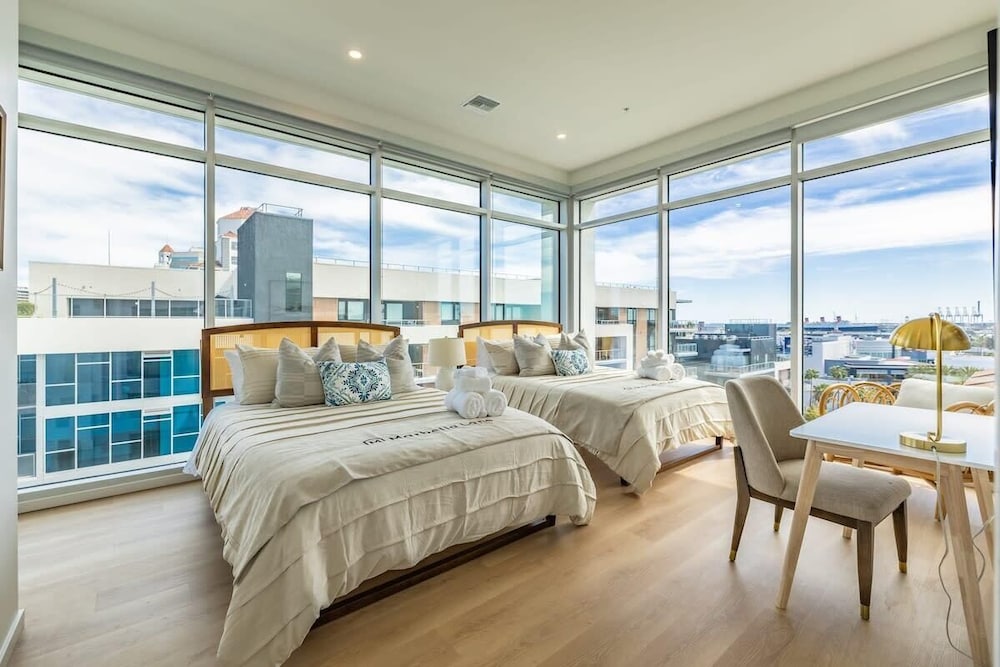 @ Marbella Lane - Sleek Corner Ocean View