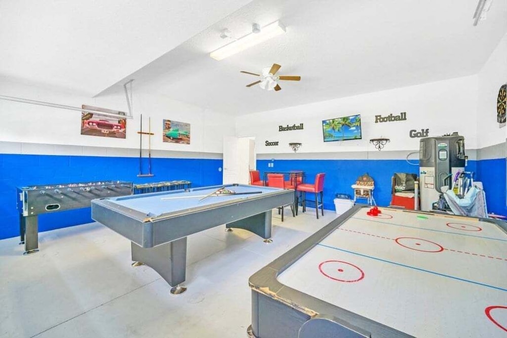 Incredible Pool Spa & Game Room Private Home! 6 Bedroom Villa