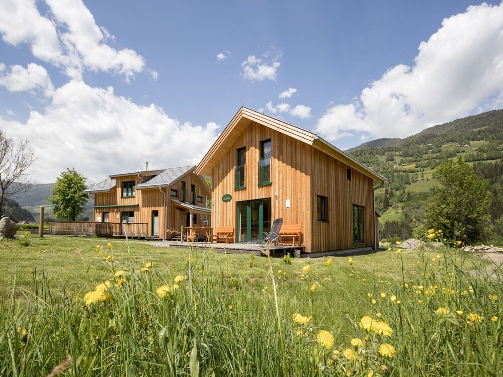 Lavish Chalet in Sankt Georgen With Jacuzzi