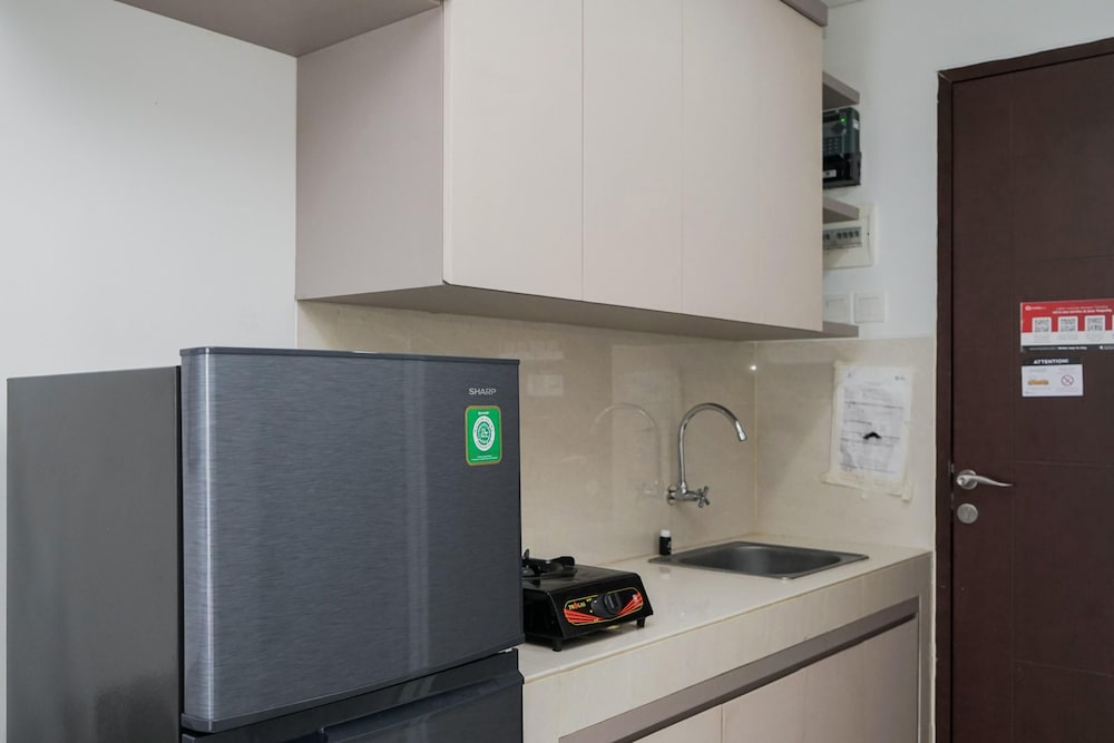 Elegant and Relaxing Studio Apartment at Springwood Residence