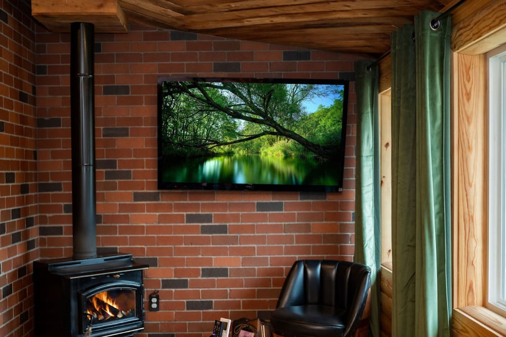 Lakefront Hilltop Cabin Hot tub Firepit