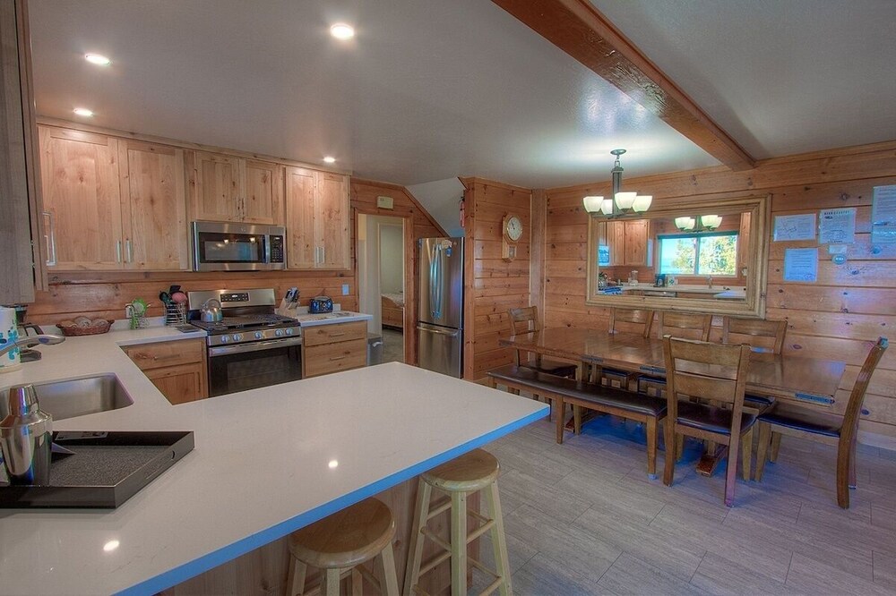 Hch1475 - Heavenly Lake View Retreat 5 Bedroom Home