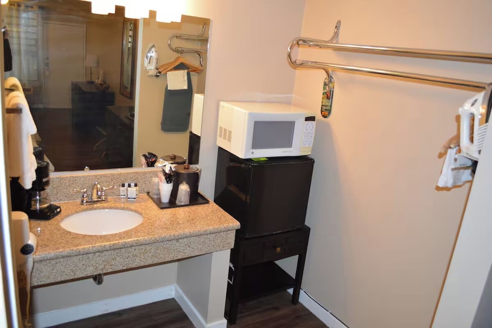 Home Away Inn LLC Laramie