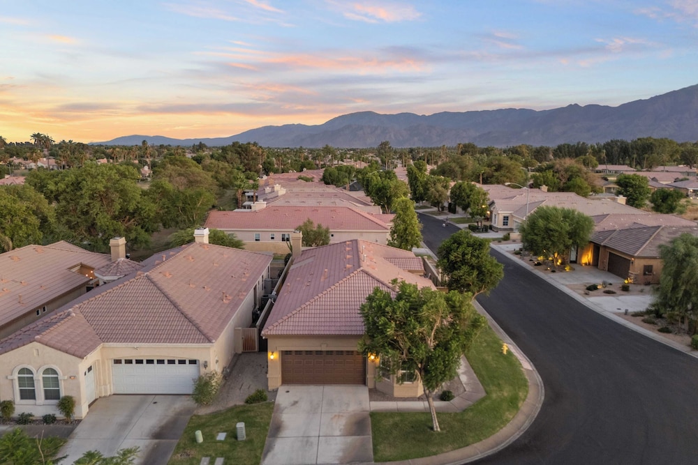 Designer Desert Oasis w/ Pool, Hot Tub, Outdoor Lounge The Riley by Avantstay