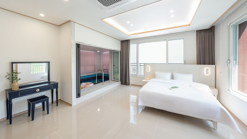 Gapyeong Laonjena Pool Villa