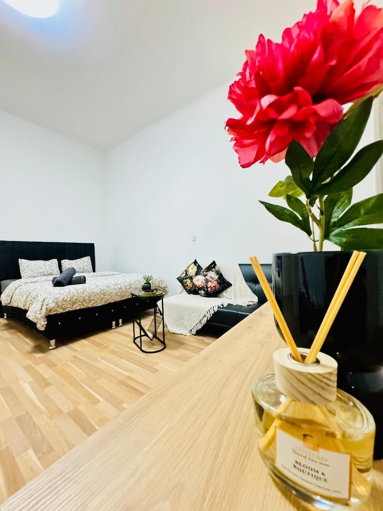 Stylish Contemporary Stay Stadthalle