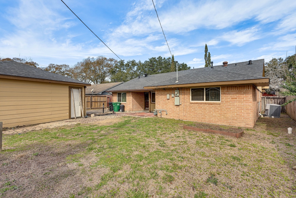 Quiet Houston Home w/ Porch - Near Park & Trails! view 5