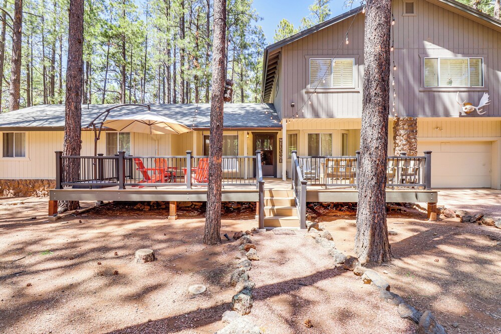 Spacious Decks: Family Pinetop Country Club Home