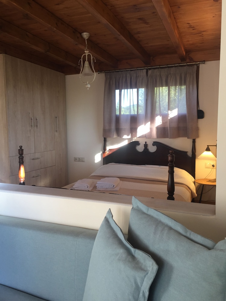 Genari Beach Apartments Garden View Retreat
