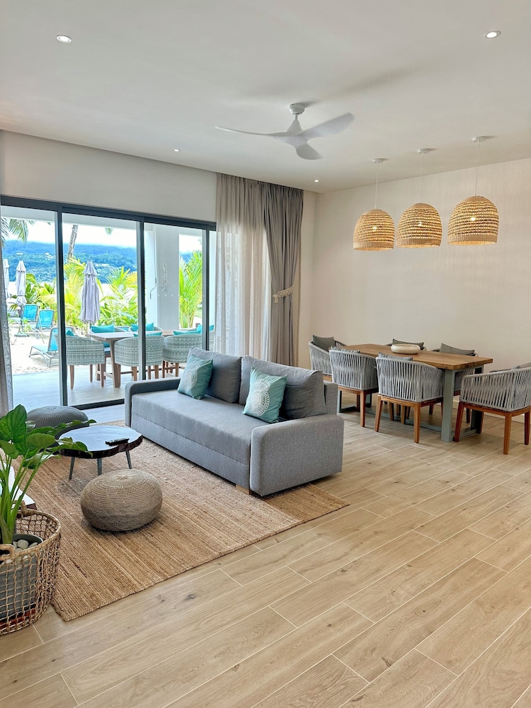 Pineapple Beach Villas