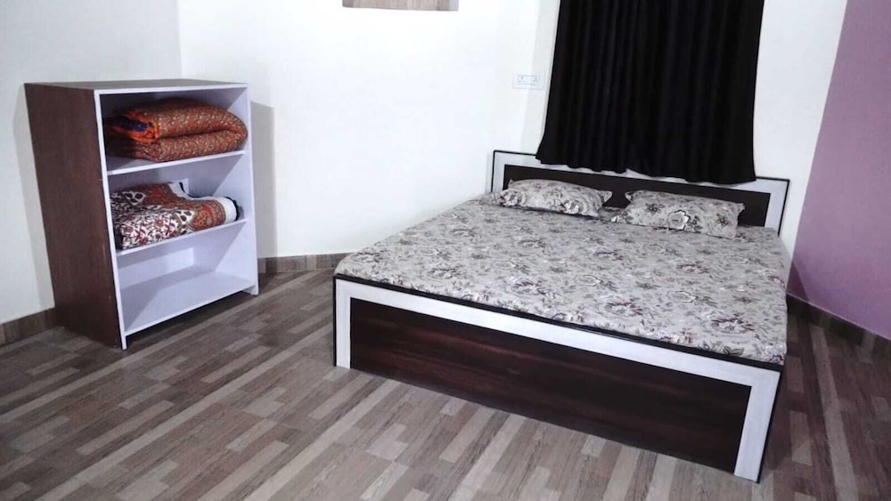Shyam Luxurious Huts & Guest House