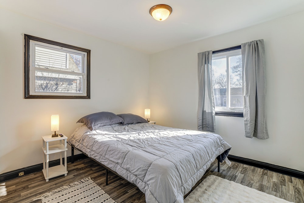 3 Mi to Hard Rock Casino: Charming Home in Gary!