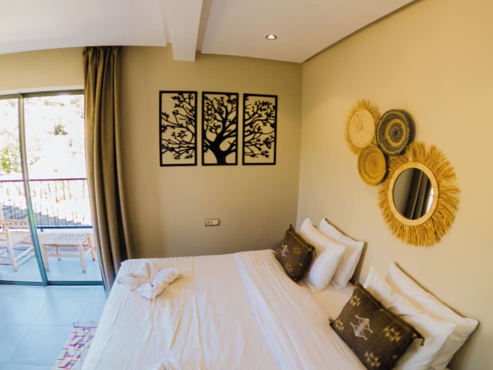 Harmony surf lodge