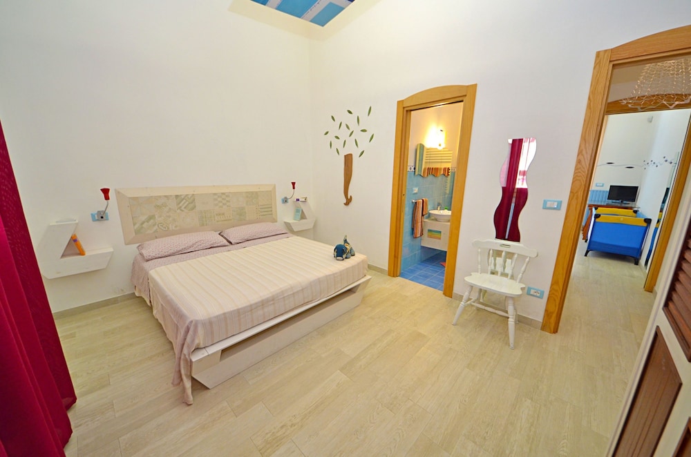 Casa Mondrian - Camere con Bagno e Piscina Privata