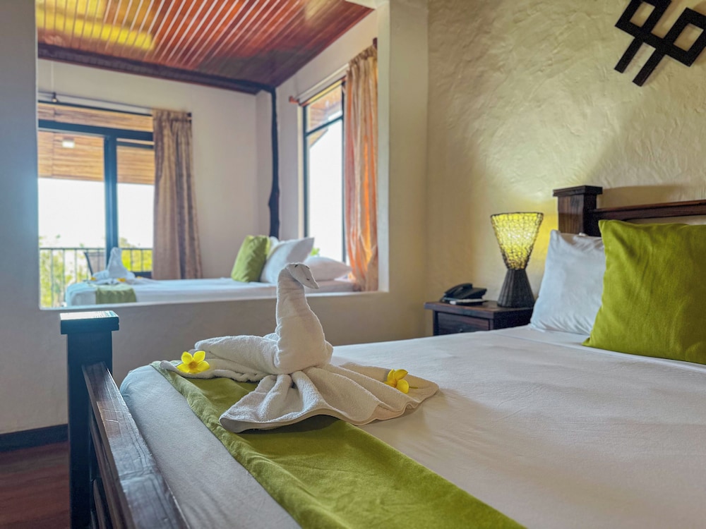 Tabulia Tree Hotel and Villas