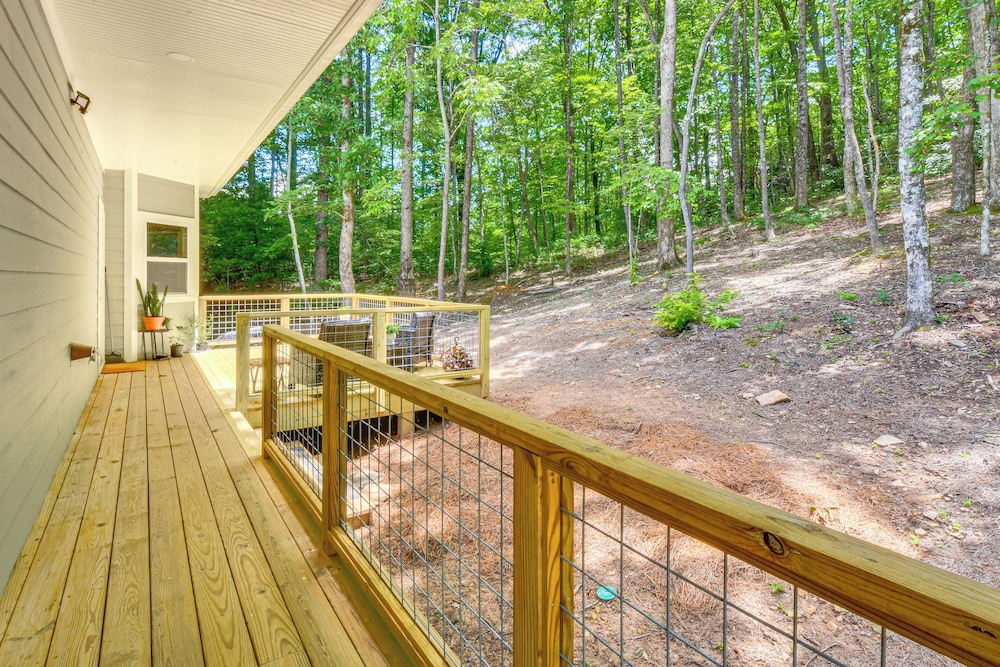 Golf Access & Furnished Deck: Cabin in Clayton