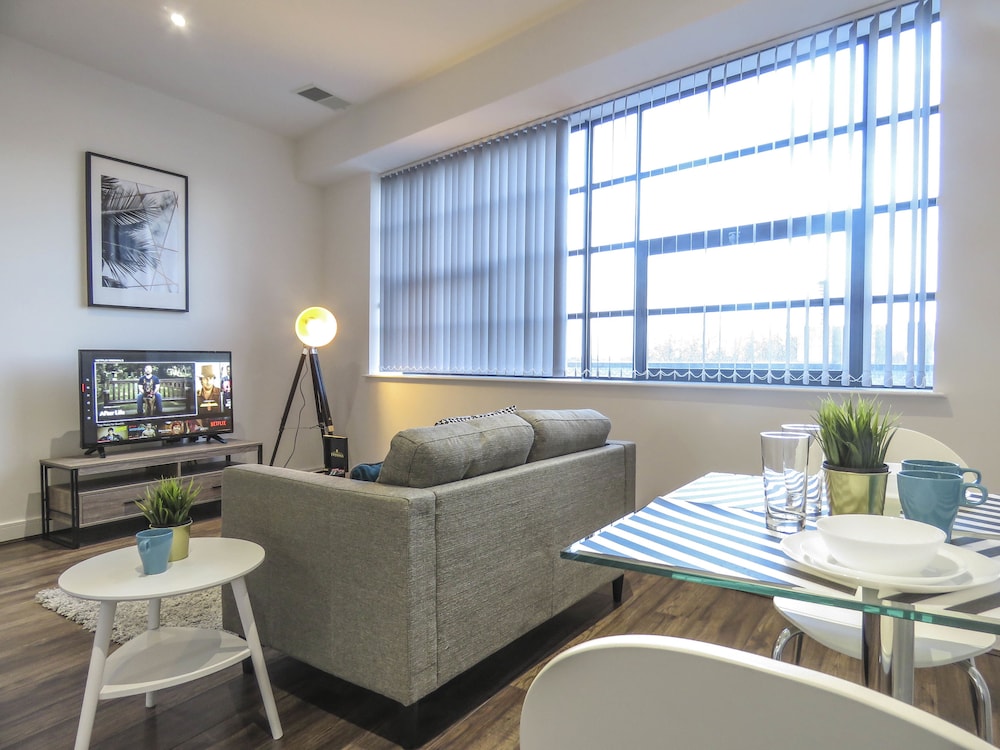Tudors eSuites Birmingham Apartments Jewellery Quarter