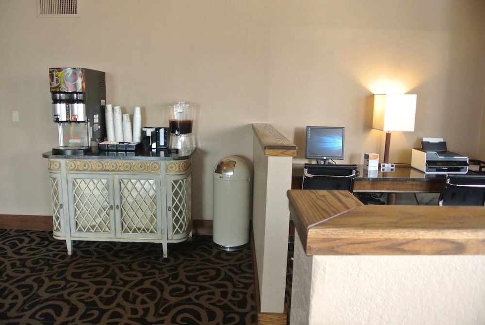 Quality Inn & Suites Carthage near Precious Moments Chapel