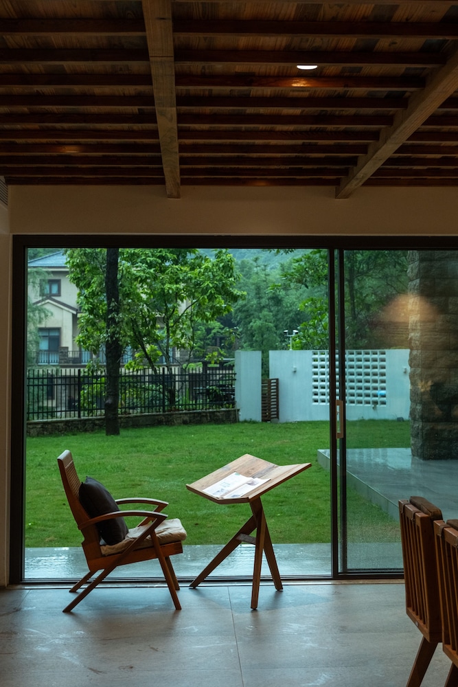 Miyue Shenzhen Tianlu Secret Wild Wizard Holiday Hotel