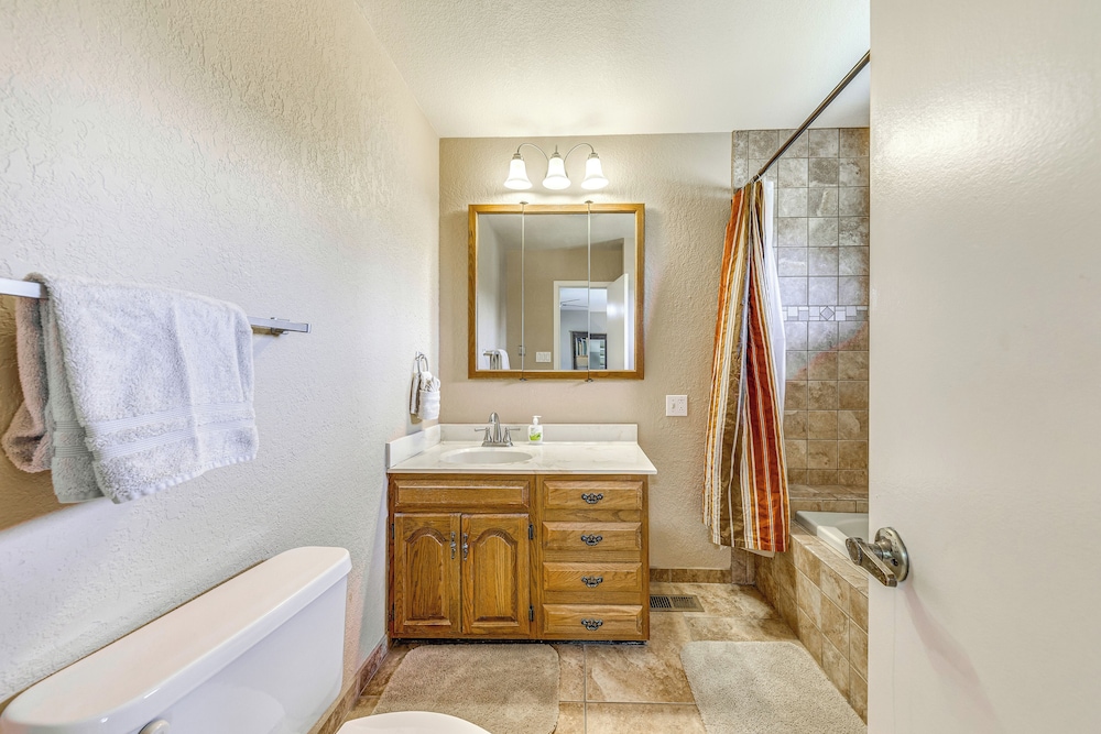 Spacious Ruidoso Home w/ Patio & Mountain Views!