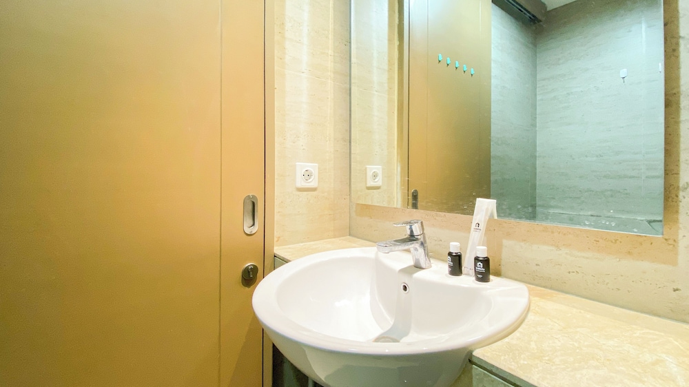 Brand New And Elegant 2Br At Gold Coast Apartment