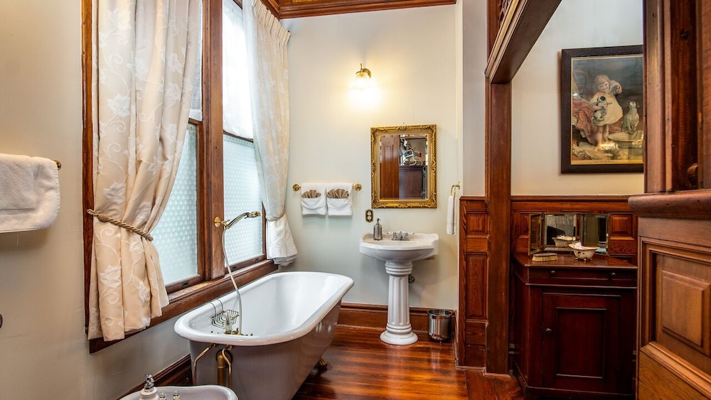 Hogan House at Rose Hill B&B