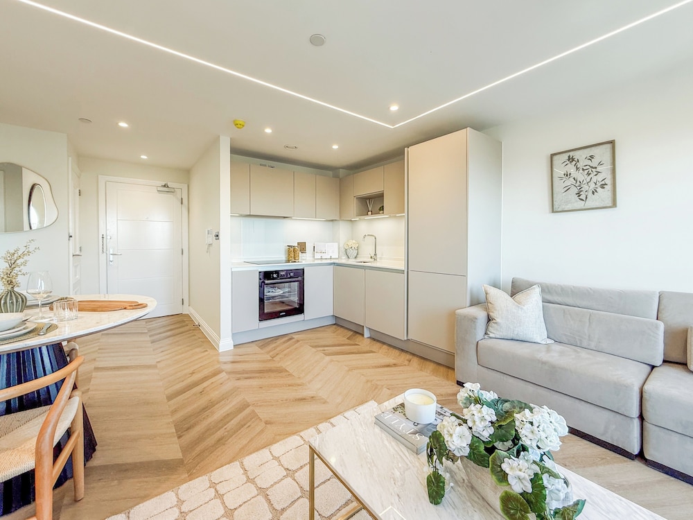 1 Bed Flat - Sleeps 2 - Parking - Wifi